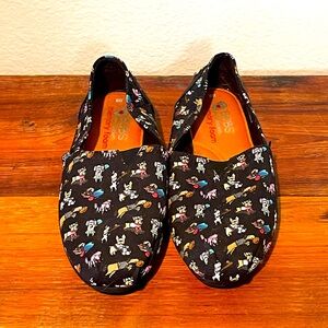 BOBs Skechers black with Dogs W8